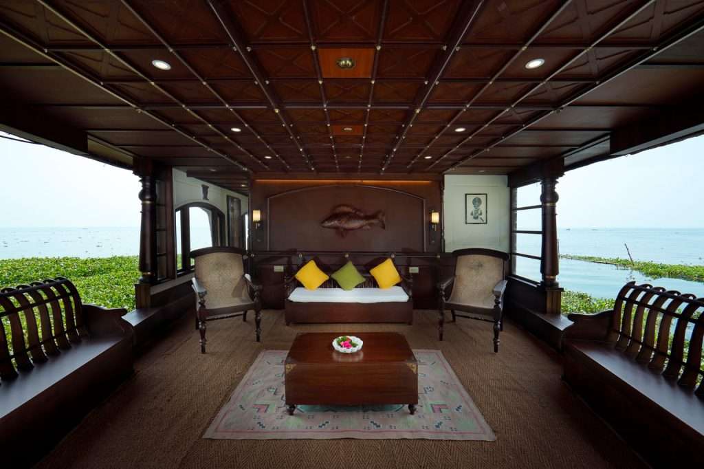 Royal Boutique - Traditional Luxury Houseboat​
