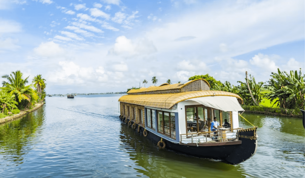 Can we get houseboats directly in Alleppey Kerala or we need to book in online?