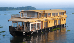 What to Expect from a Luxury Houseboat Experience in Alleppey