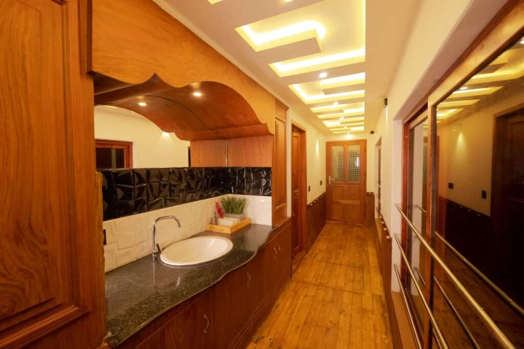 Niya Cruise - Luxury Houseboat in Alleppey