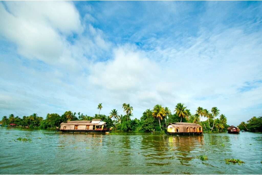 How Luxury Houseboats in Alleppey Are Redefining Alleppey Backwater Tourism