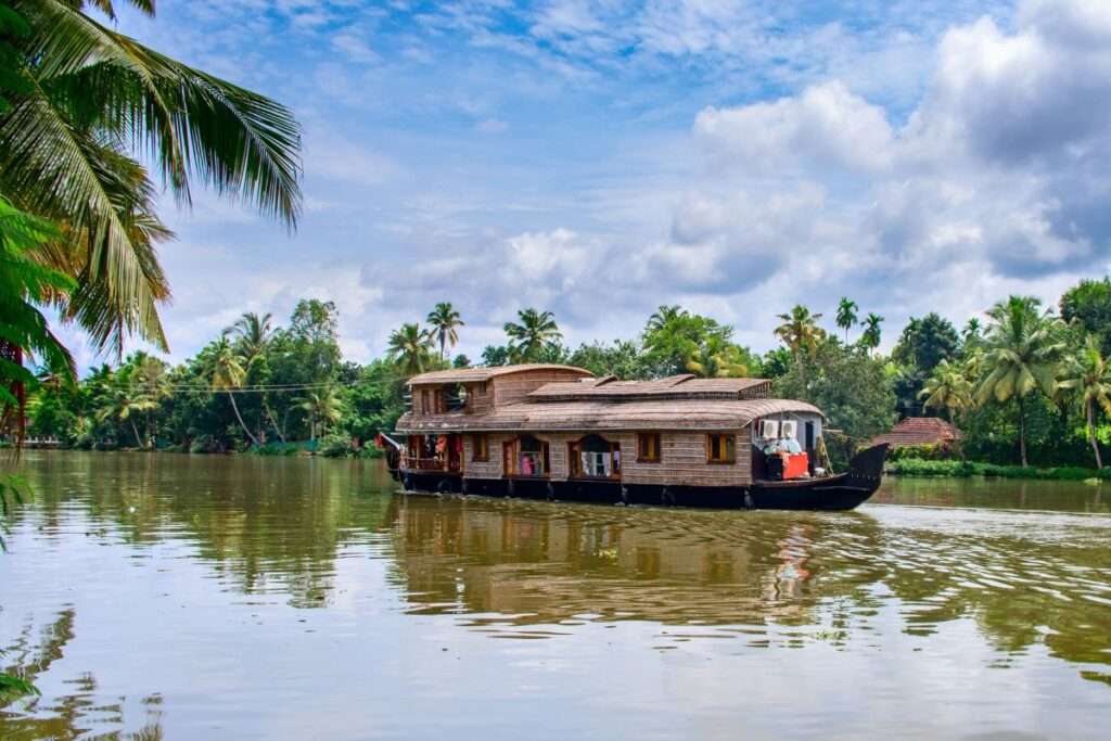 Luxury Houseboat in Alleppey: A Perfect Blend of Comfort and Nature