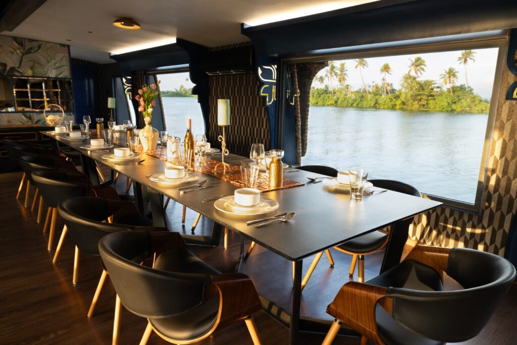 Luxury Houseboats in Alleppey Backwaters