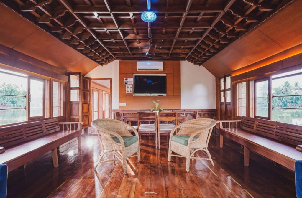 A Day in the Life on an Alleppey Houseboat: What Guests Actually Experience