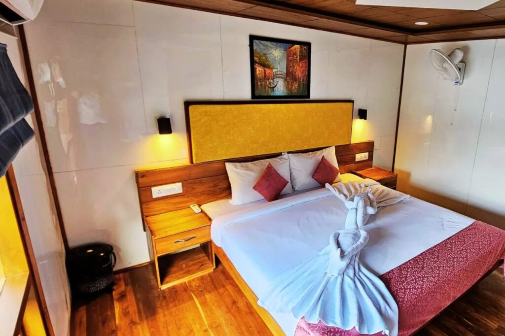 Kerala Boathouse Experience Premium Alleppey Journey