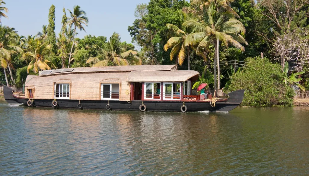 Luxury Houseboat Journey In Alleppey