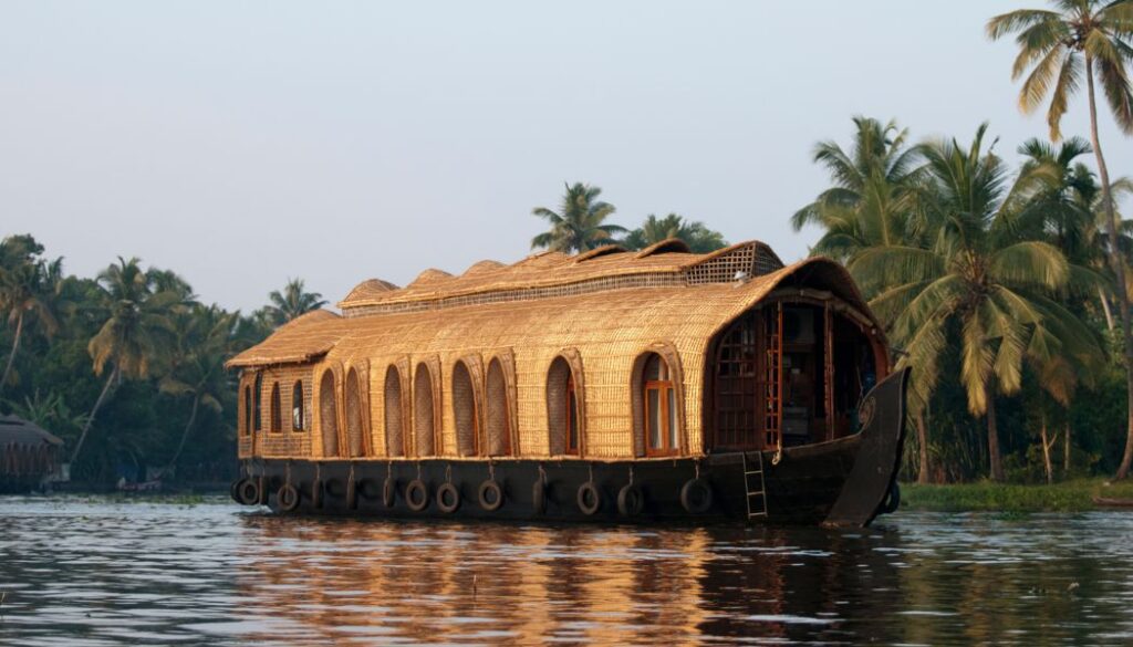 Alleppey Luxury Houseboats Are Perfect for Honeymoon Couples